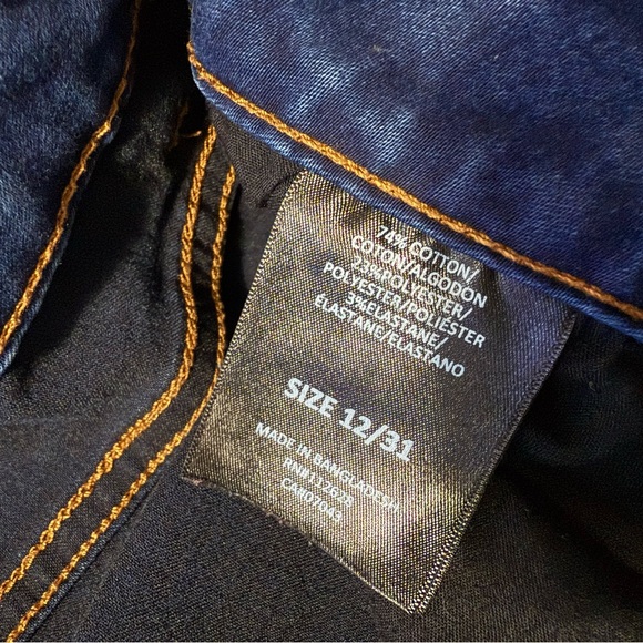 💕TAHARI Stretchy Jeans💕 - Picture 6 of 6